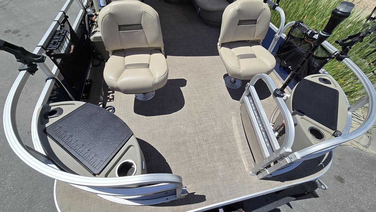Used 2024 Tracker 18 DLX Bass Buggy