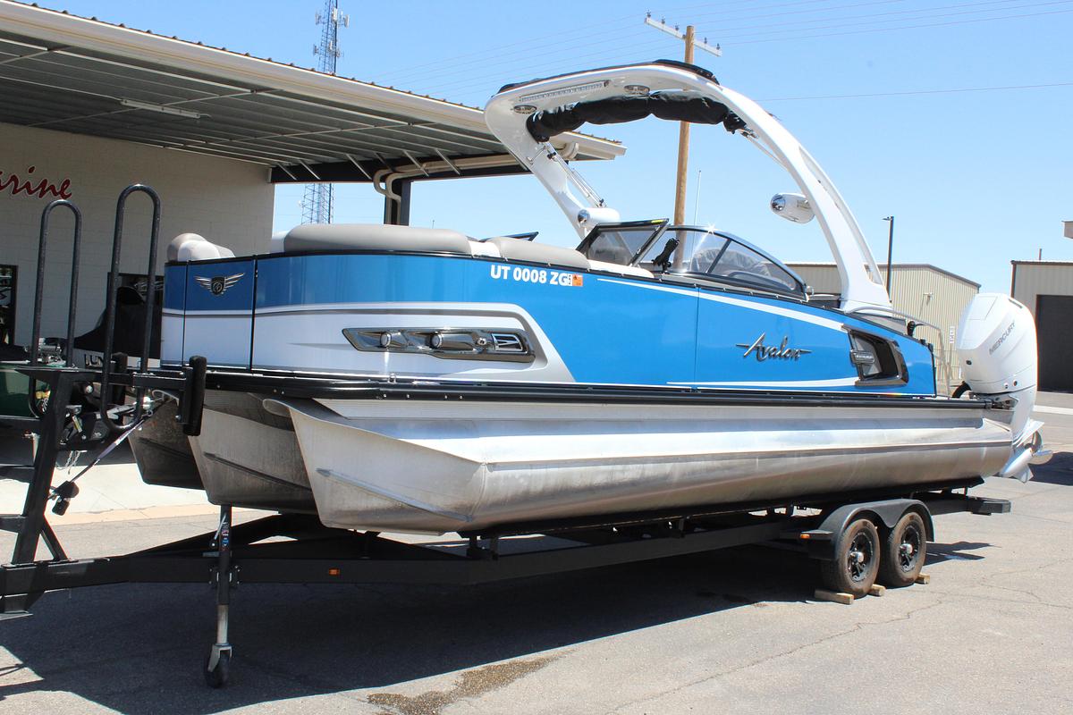 Used 2023 Avalon Excaliber LTD Elite Windsheild
