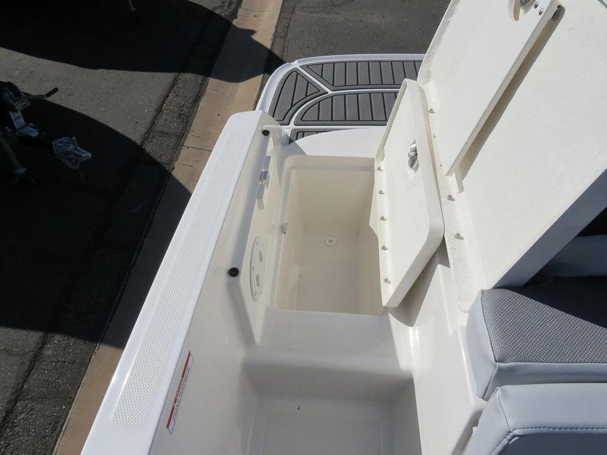 2025 Bayliner VR5 Bowrider