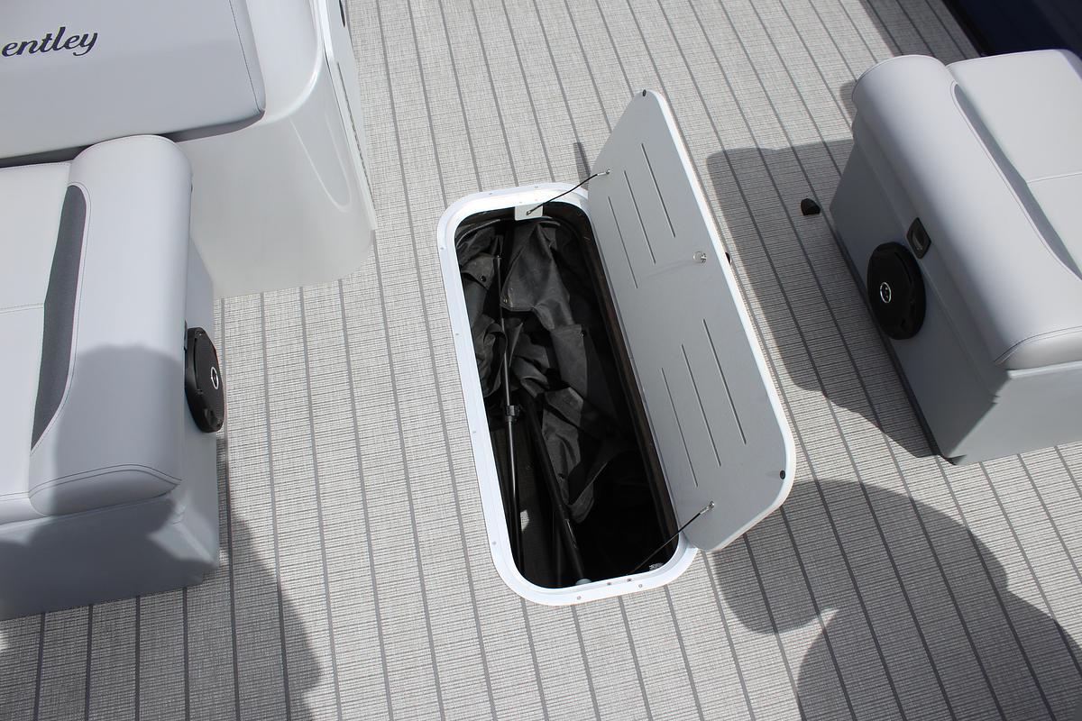 2026 Bentley Pontoons 243 Center Walk Thru Fish Tripple Toon