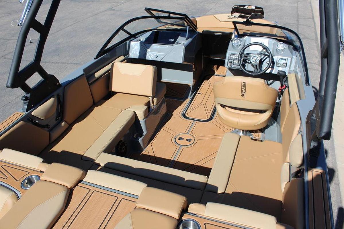 2025 Heyday Wake Boats WTSURF