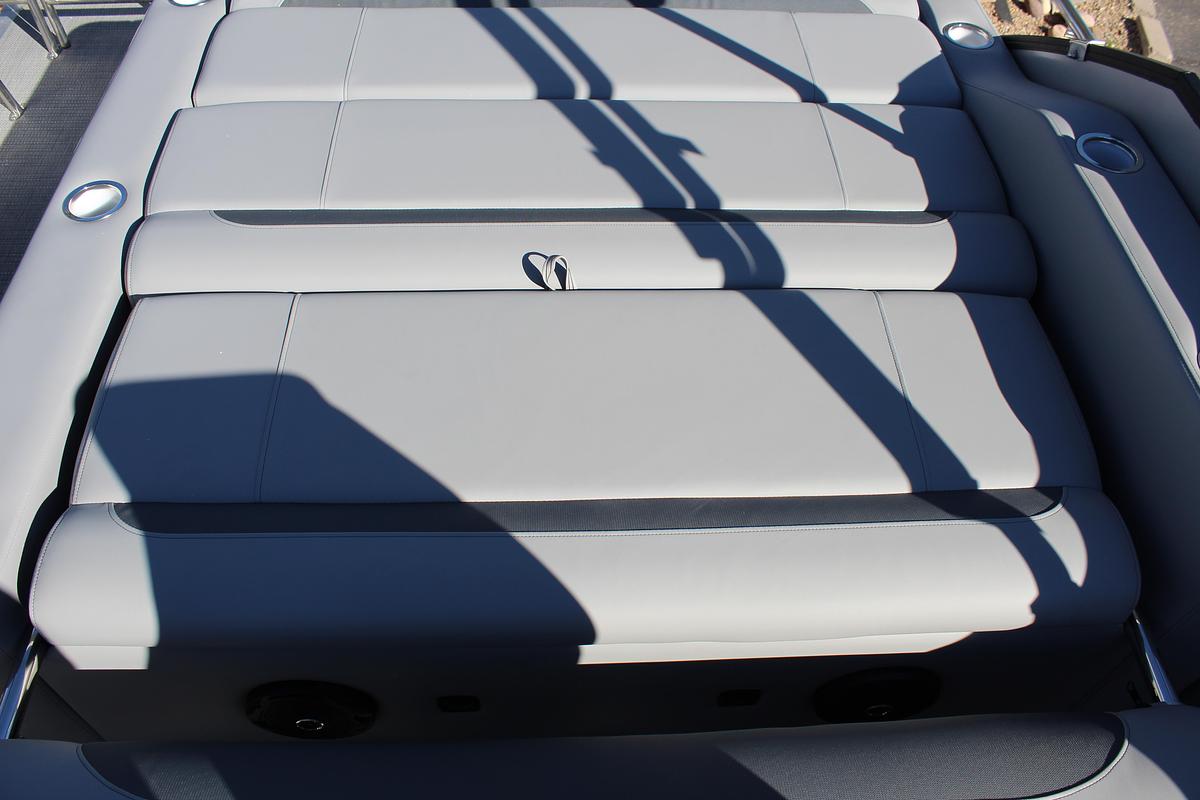 2026 Bentley Pontoons Legacy 220 Swingback