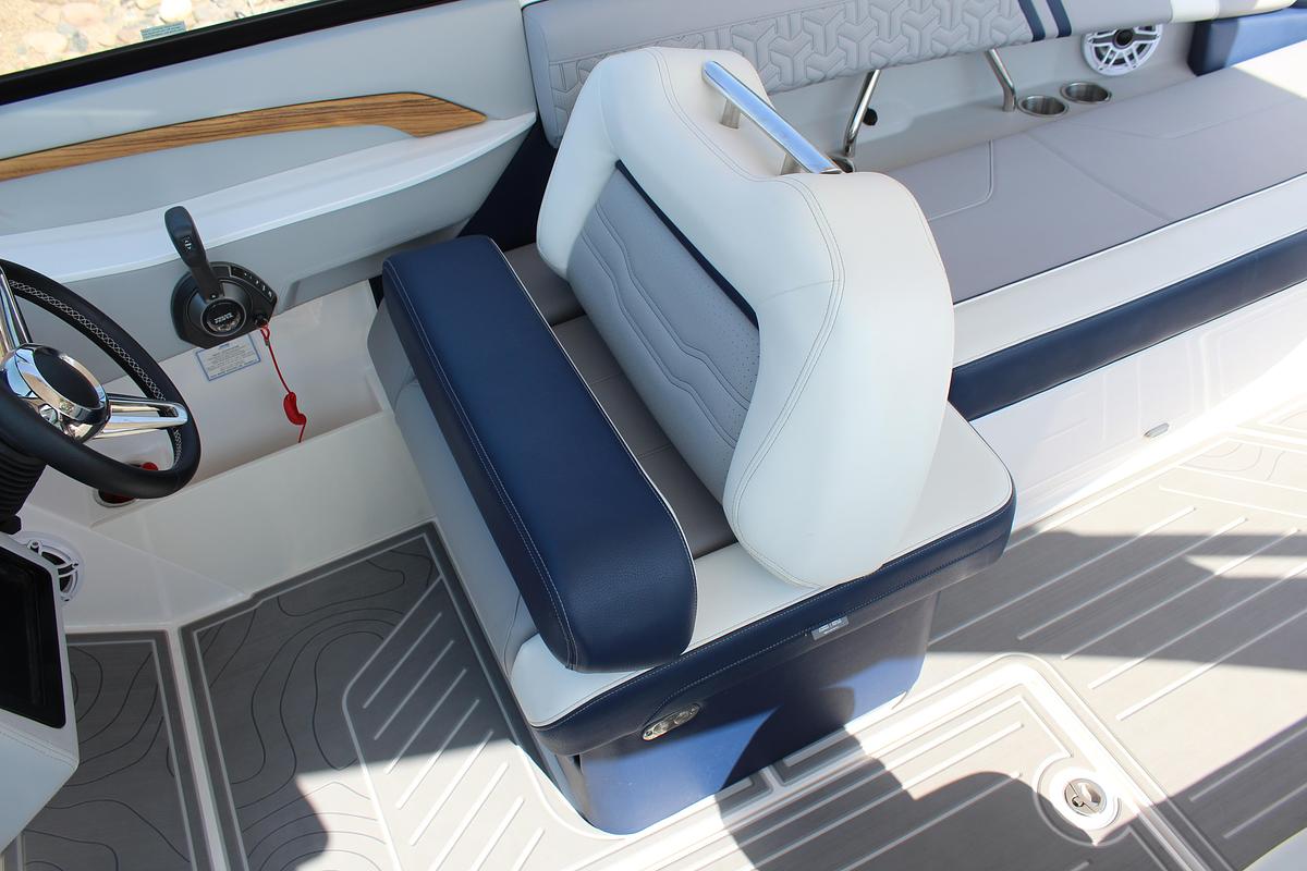 2026 Regal LS9 Surf Ultimate (Dealer Demo)