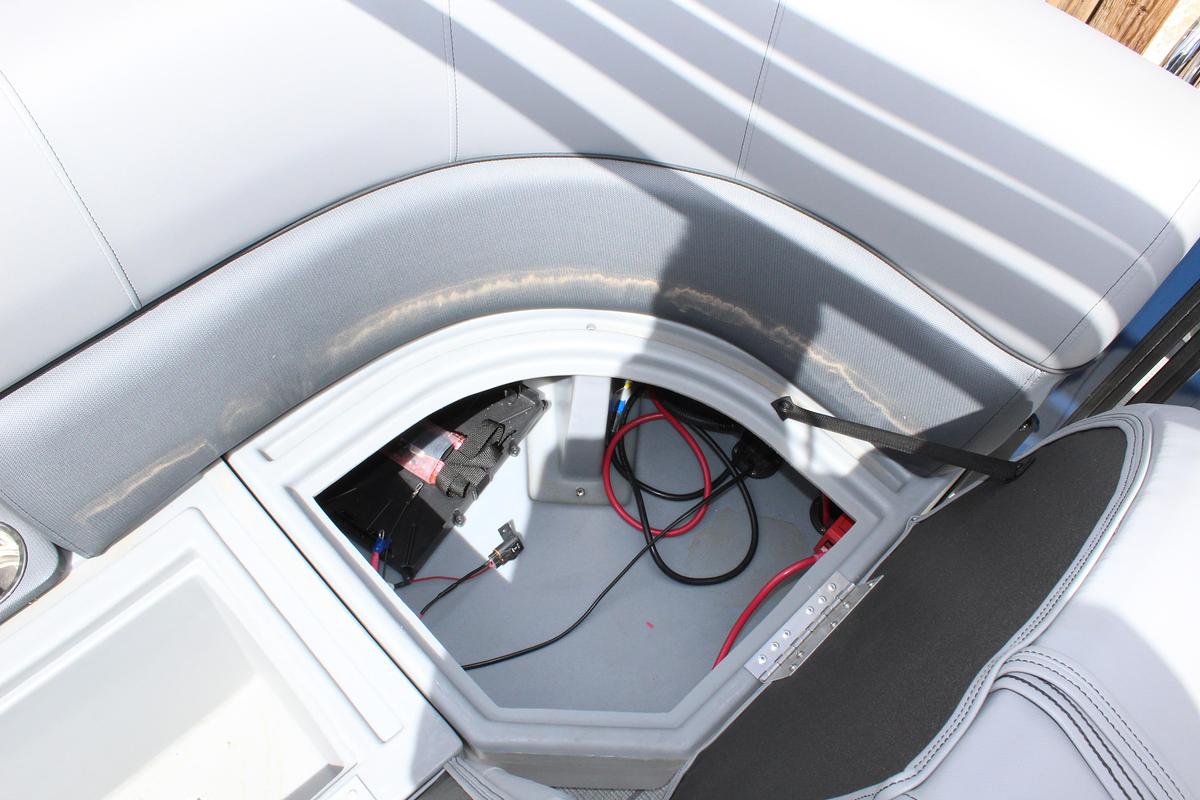 2026 Bentley Pontoons 243 Center Walk Thru Fish Tripple Toon