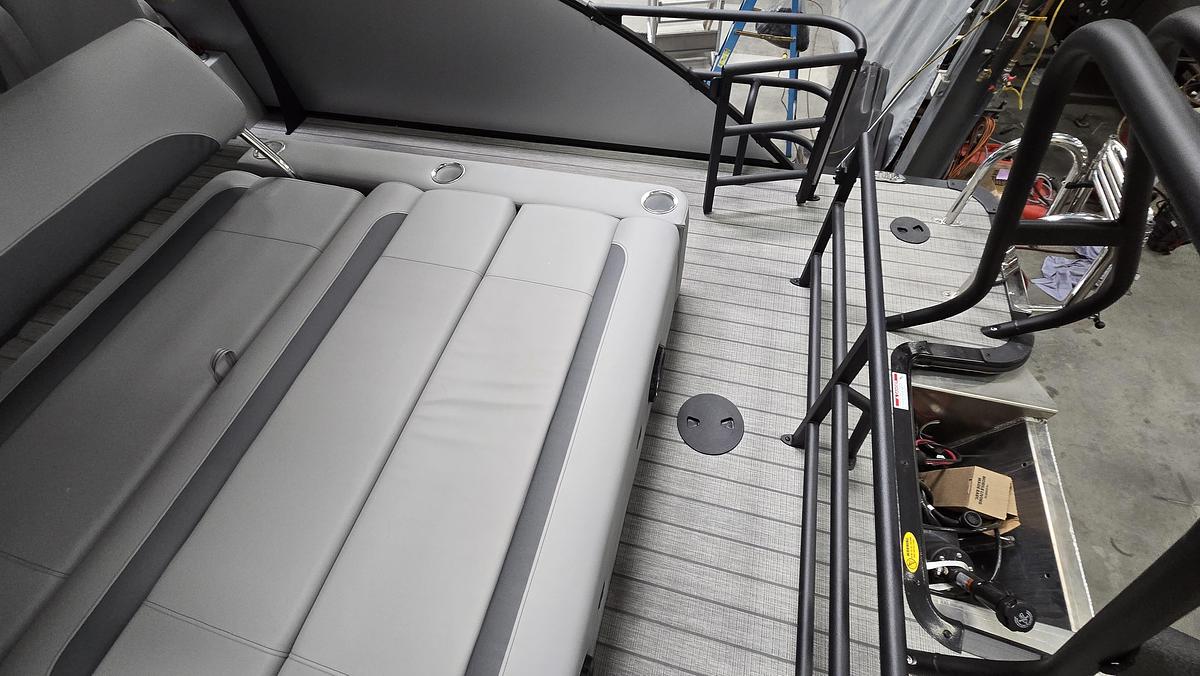 2026 Bentley Pontoons 243 Front Fish Swing Back