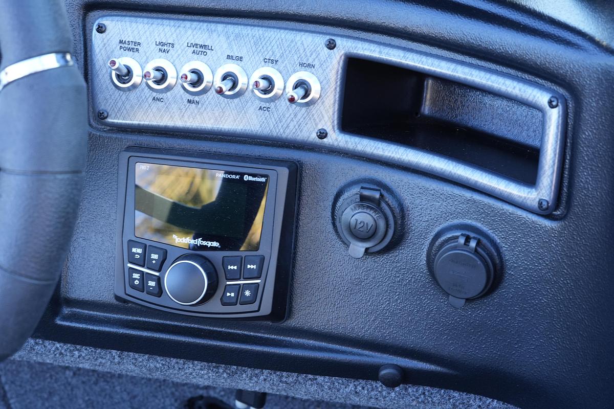 Used 2023 Lund 1875 Crossover XS Sport