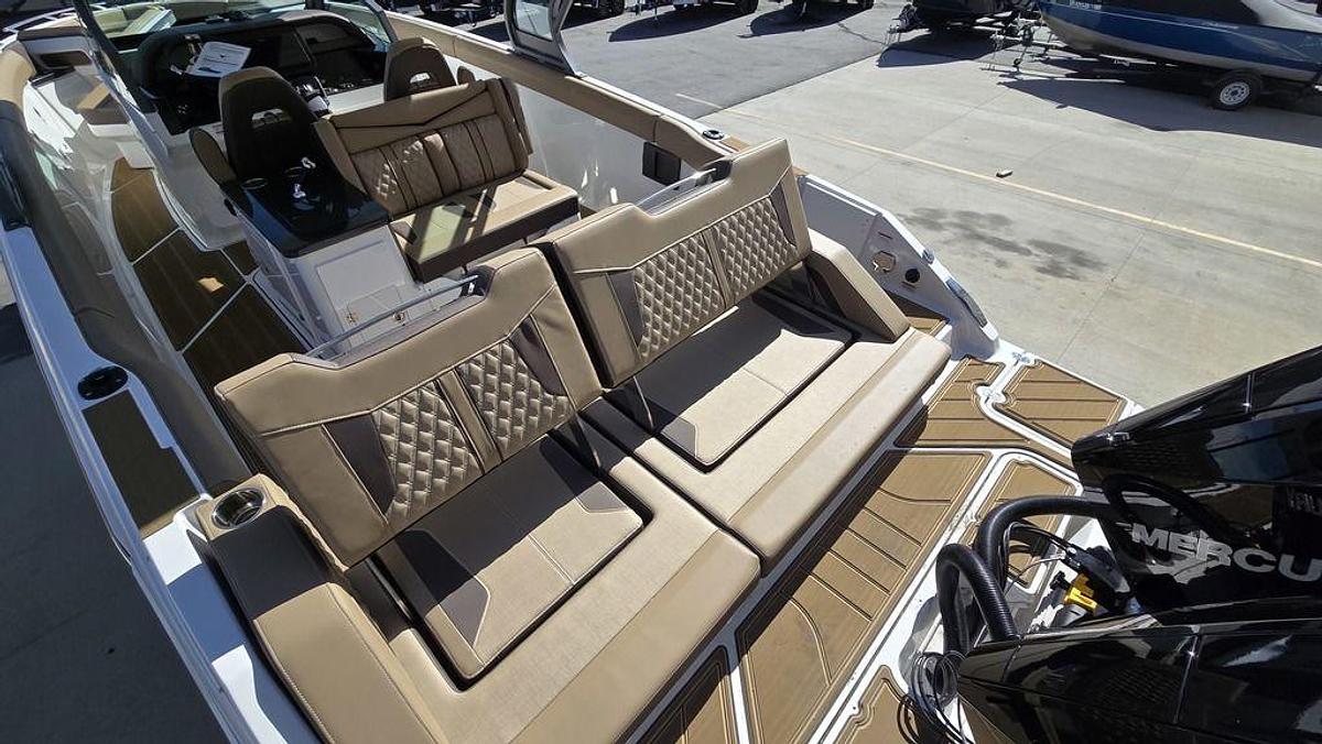 2025 Monterey Elite 30 OB