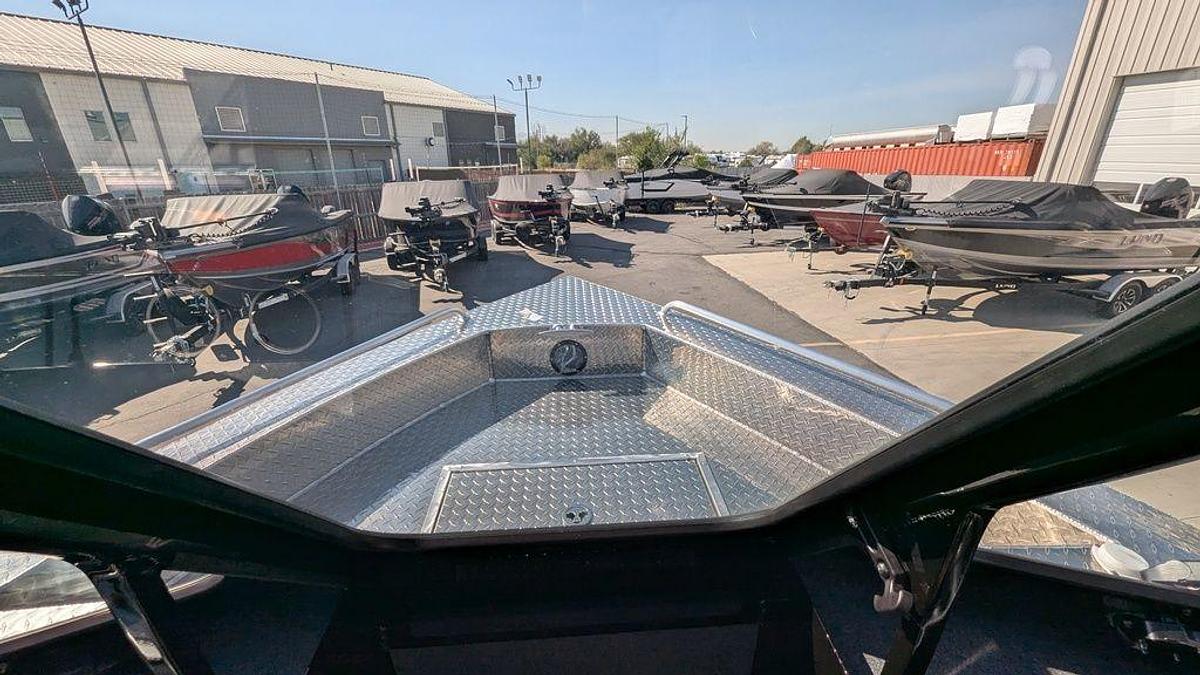 2025 Thunder Jet Alexis 24 OS