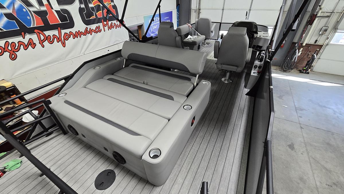 2026 Bentley Pontoons 243 Front Fish Swing Back