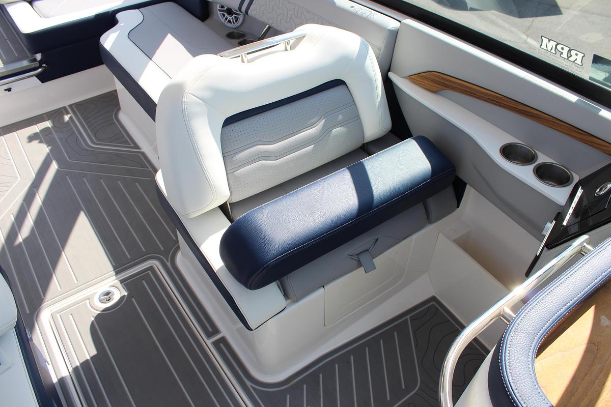 2026 Regal LS9 Surf Ultimate (Dealer Demo)