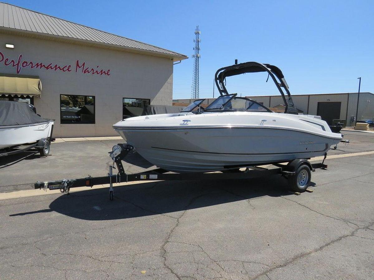 2025 Bayliner VR5 Bowrider