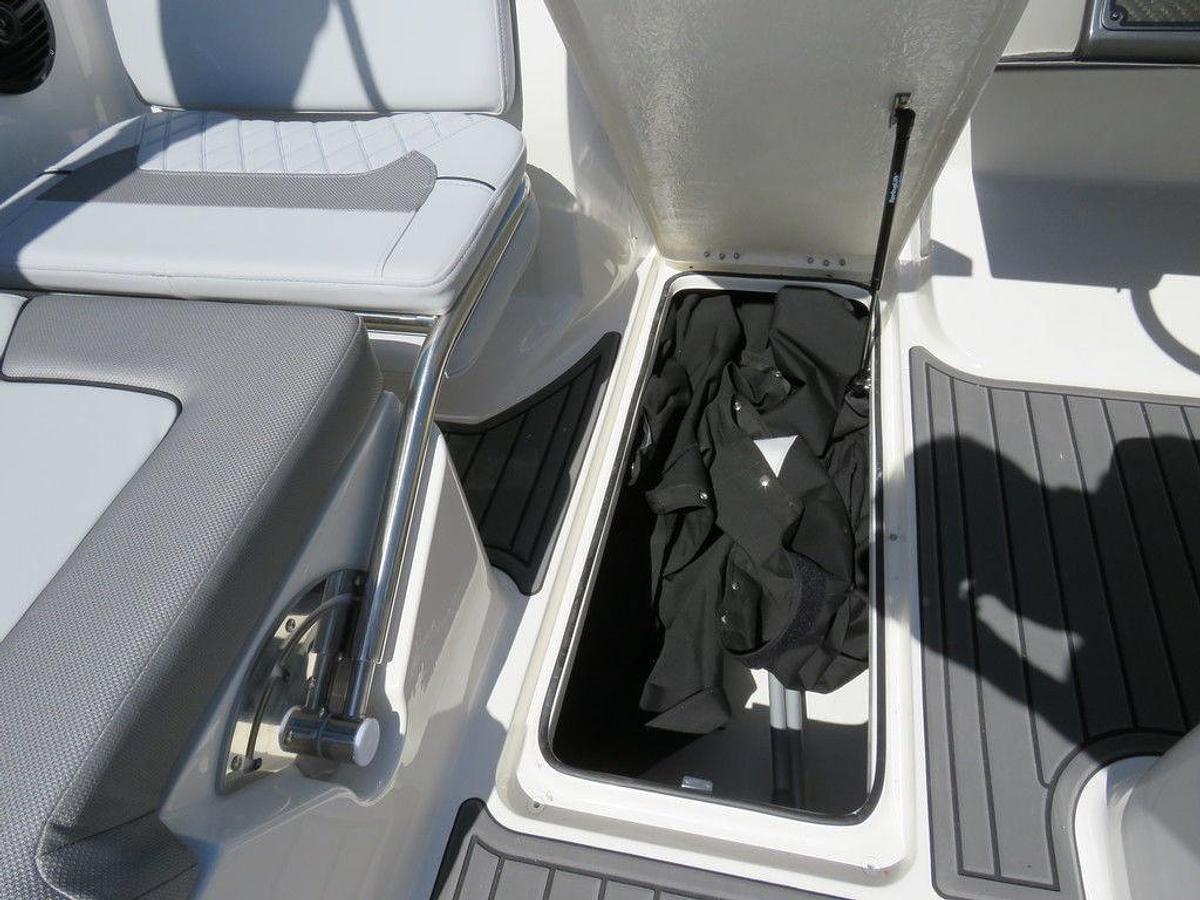 2025 Bayliner VR5 Bowrider