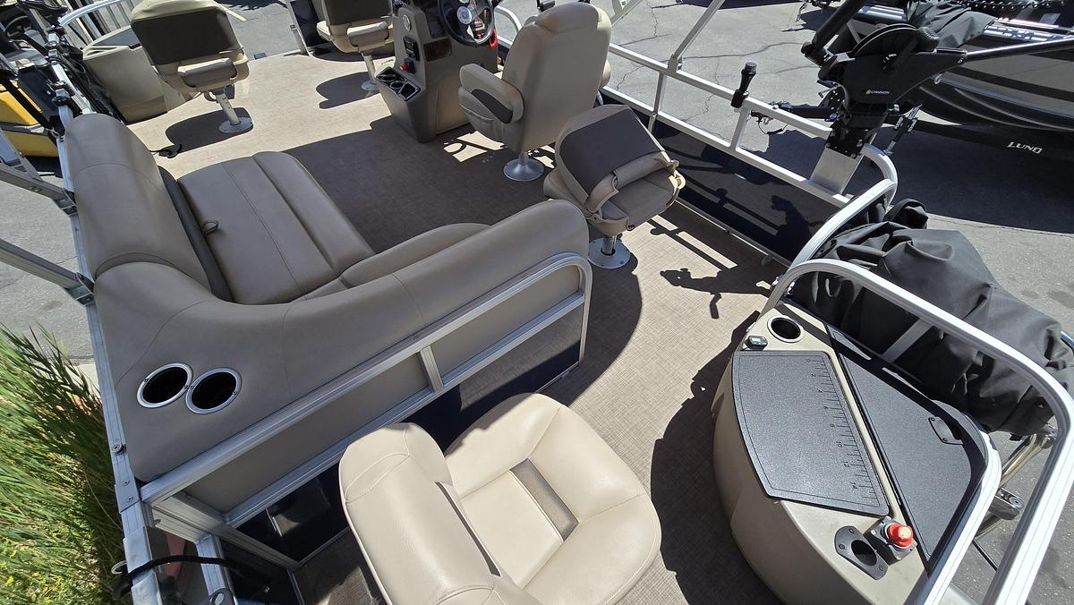 Used 2024 Tracker 18 DLX Bass Buggy