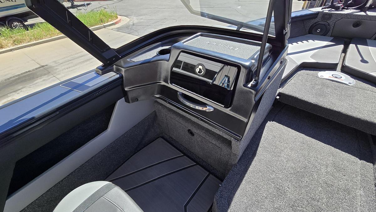 2027 Lund 1875 Crossover XS Sport