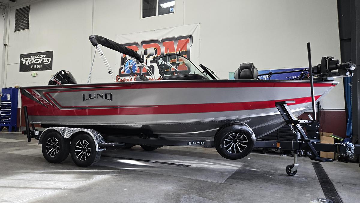 2026 Lund 2075 Fisherman