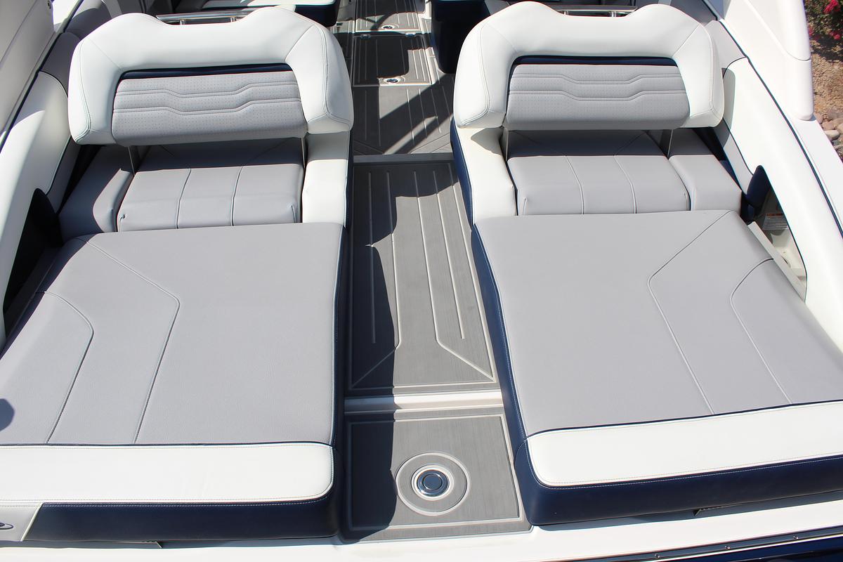 2026 Regal LS9 Surf Ultimate (Dealer Demo)