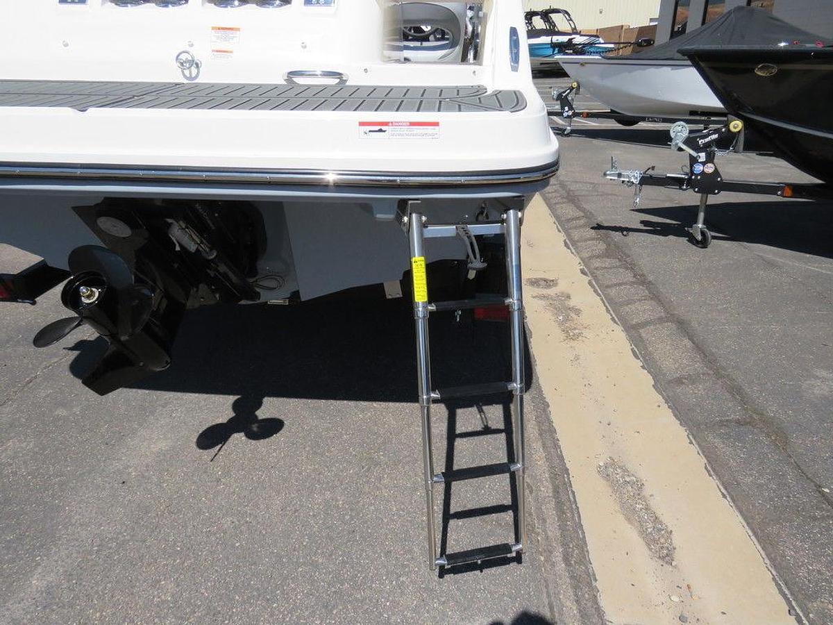 2025 Bayliner VR5 Bowrider