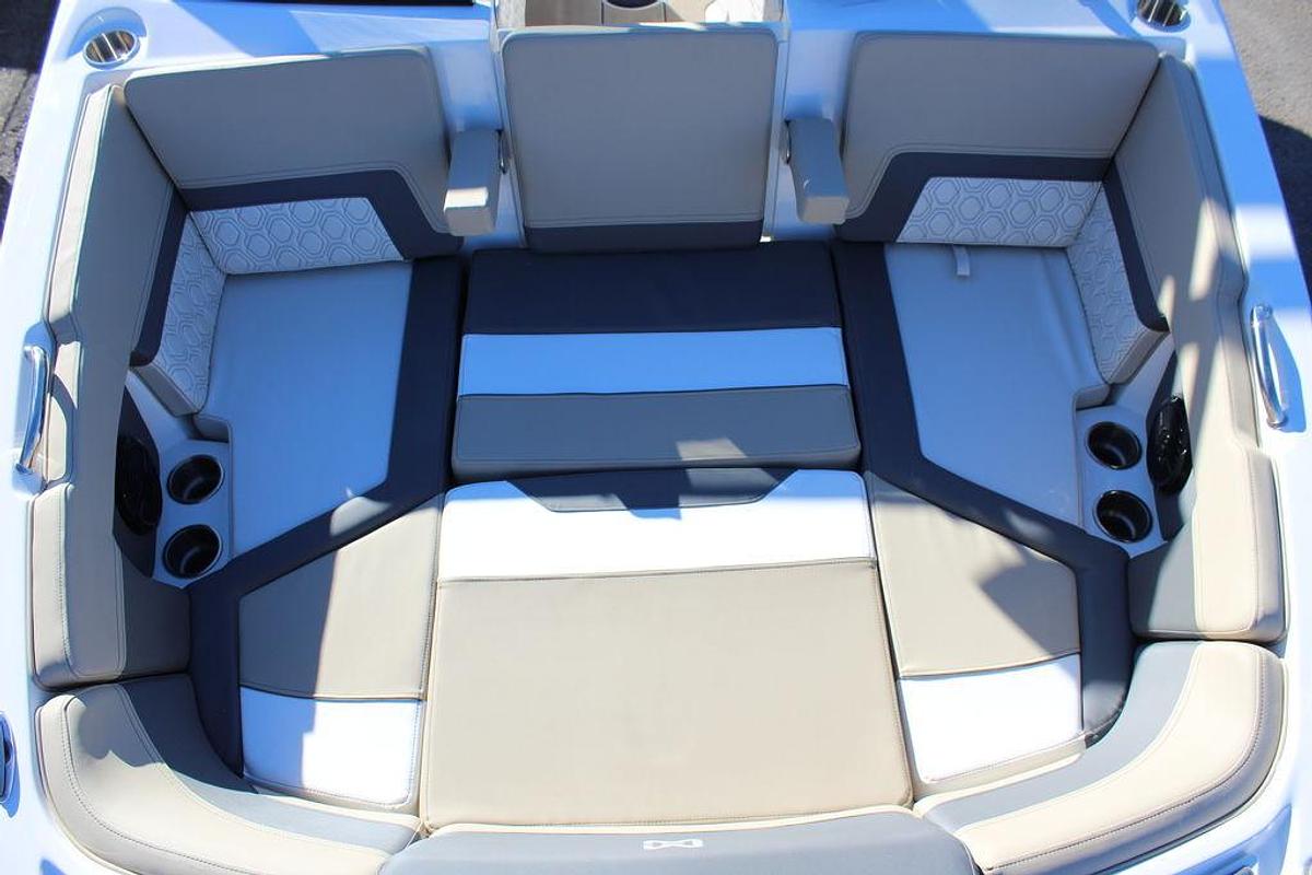 2025 Heyday Wake Boats H22