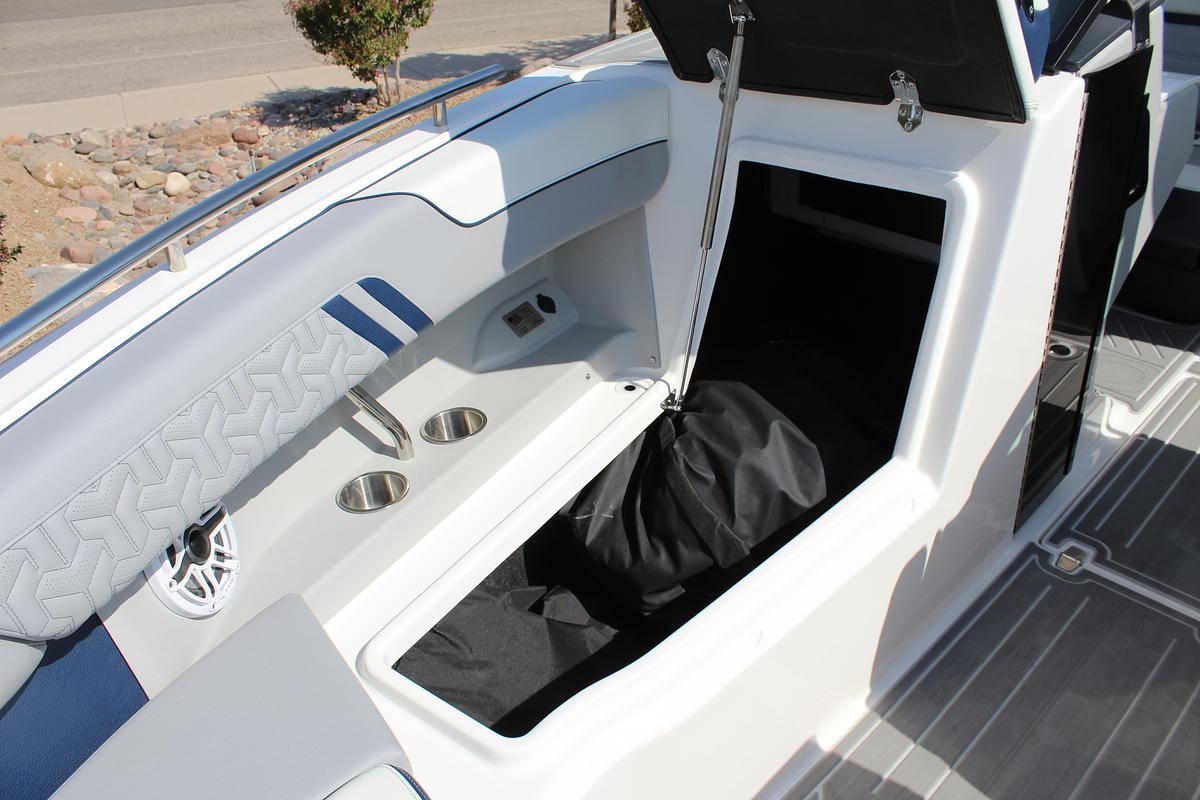 2026 Regal LS9 Surf Ultimate (Dealer Demo)