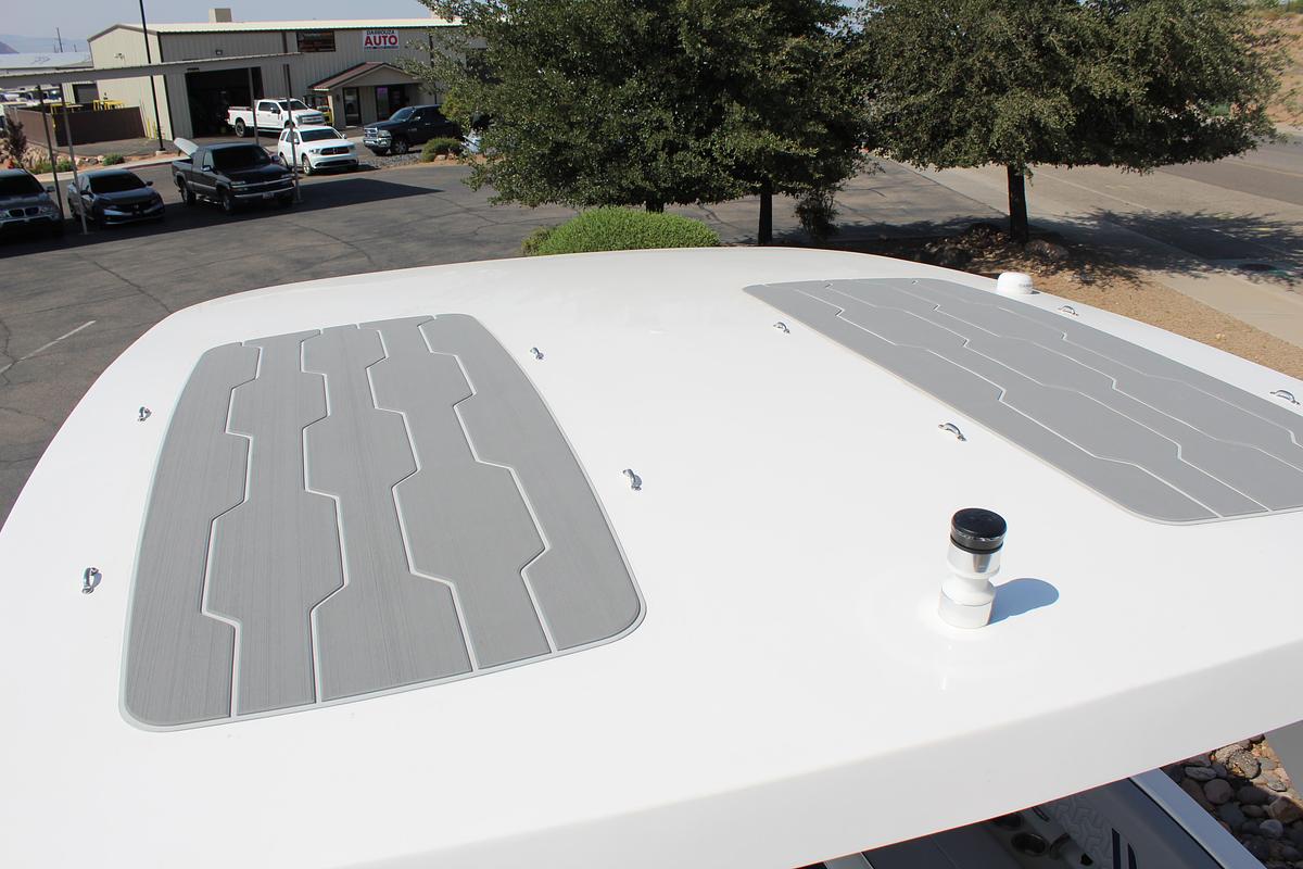 2026 Regal LS9 Surf Ultimate (Dealer Demo)