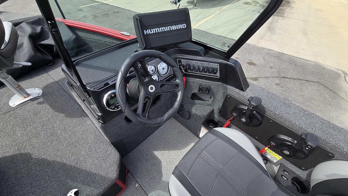 Used 2025 Lund 1775 Impact XS Sport