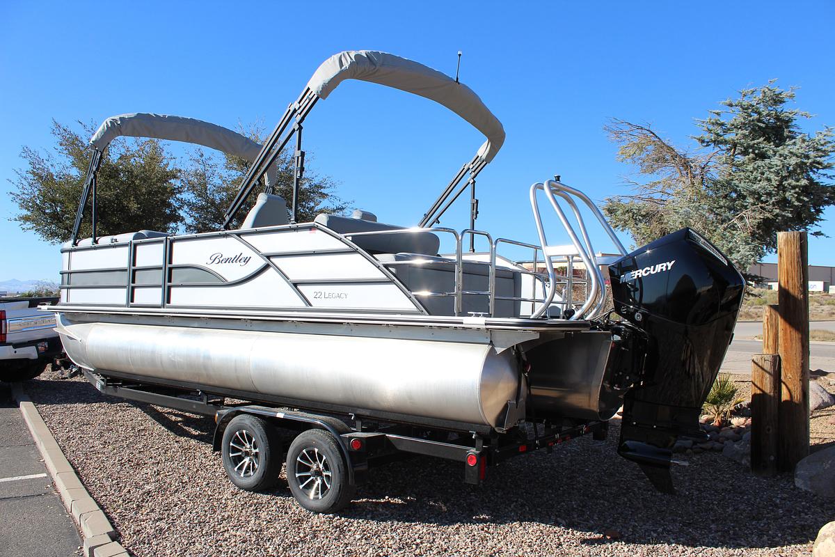 2026 Bentley Pontoons Legacy 220 Swingback
