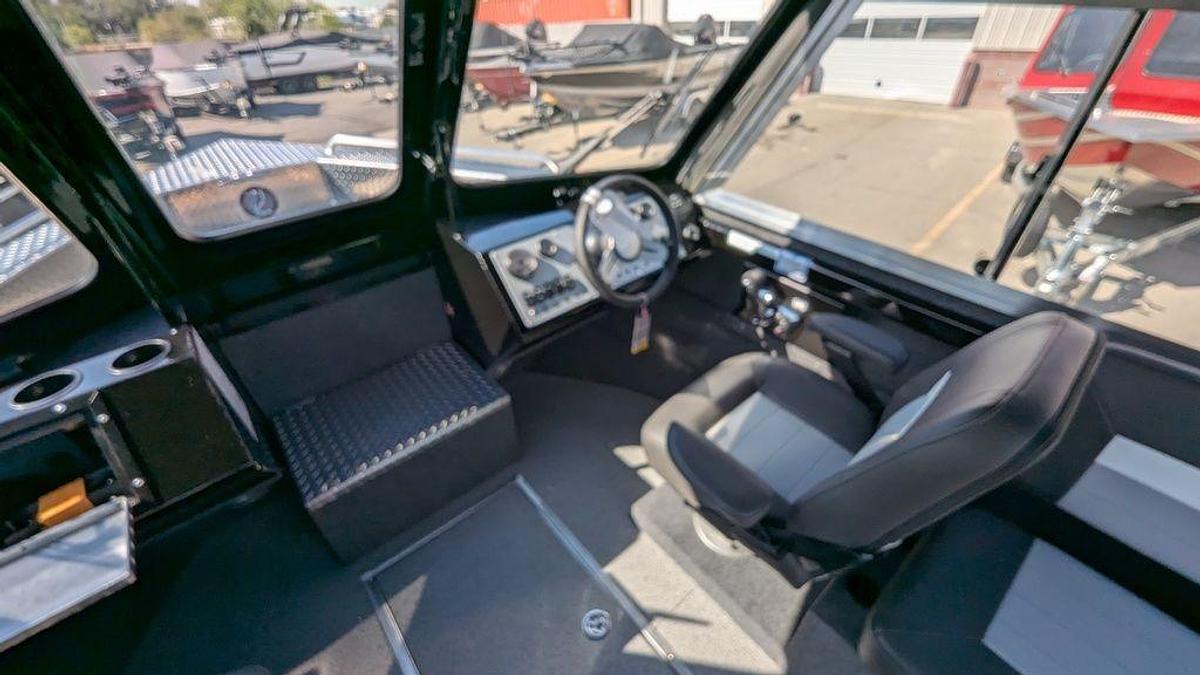 2025 Thunder Jet Alexis 24 OS