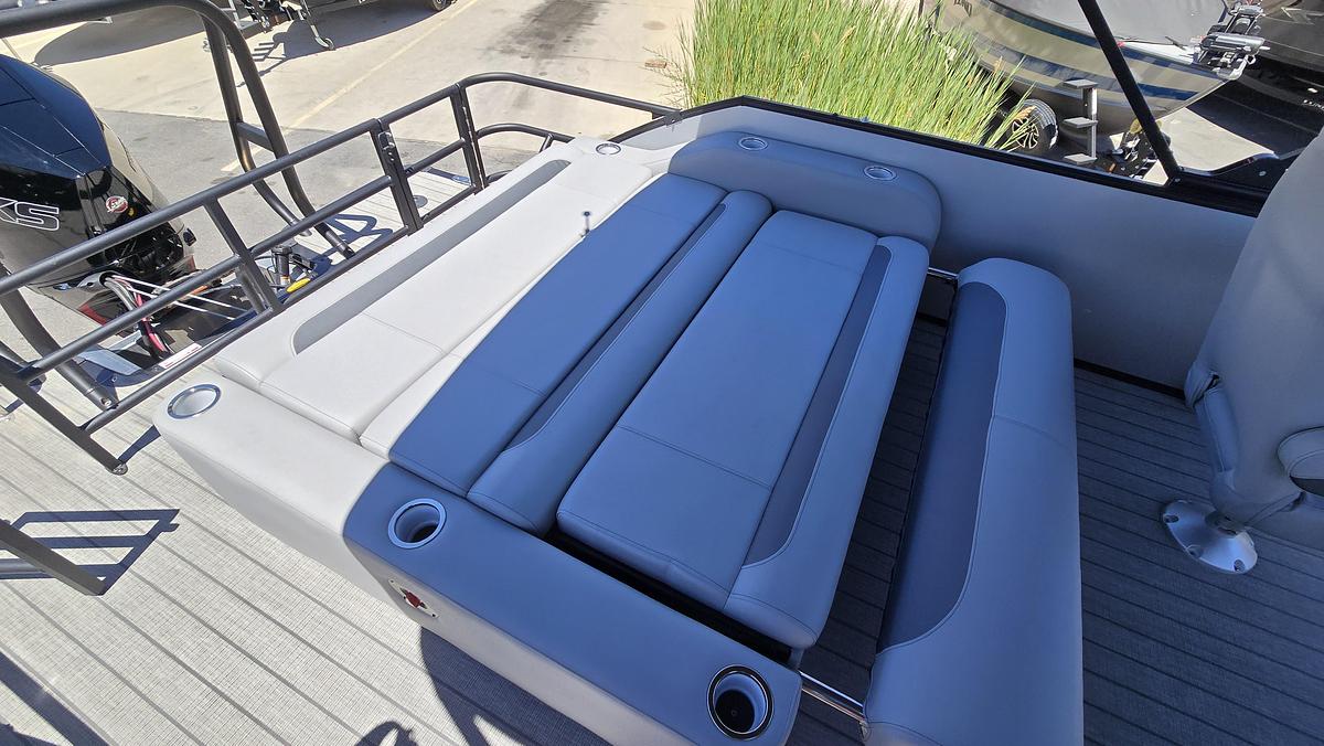 2026 Bentley Pontoons 243 Front Fish Swing Back