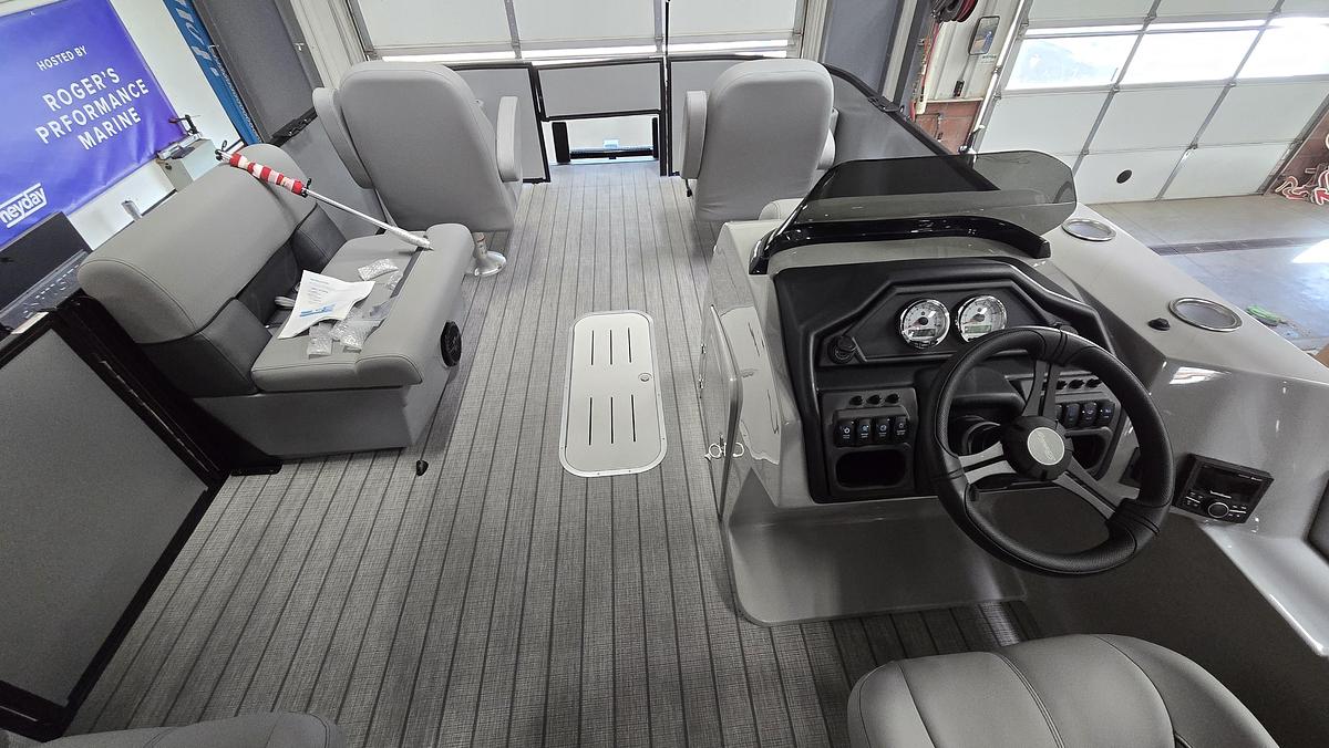 2026 Bentley Pontoons 243 Front Fish Swing Back