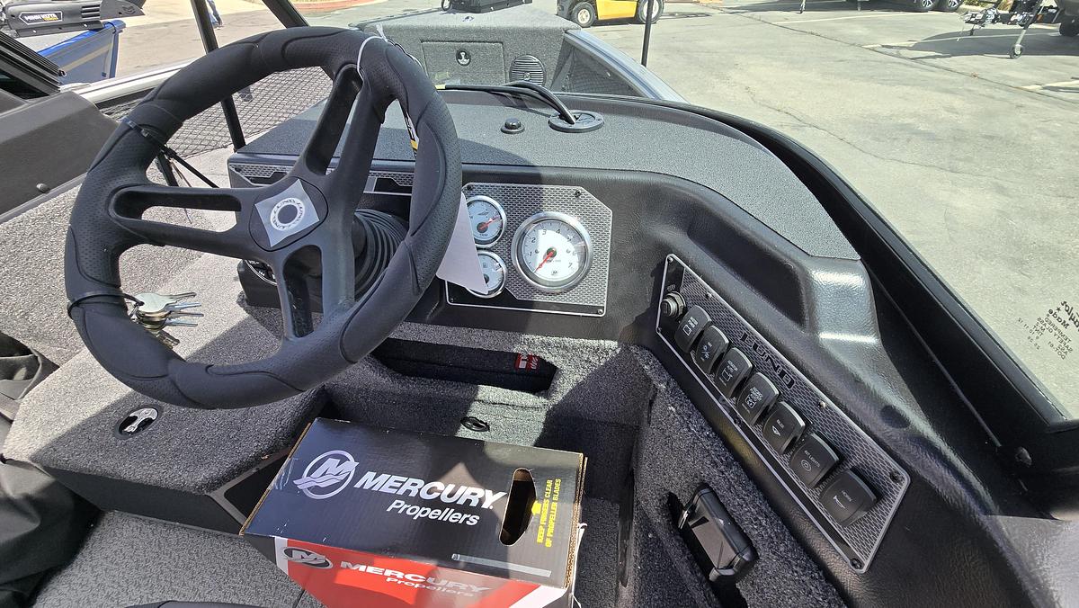 2026 Lund 1775 Impact XS Sport