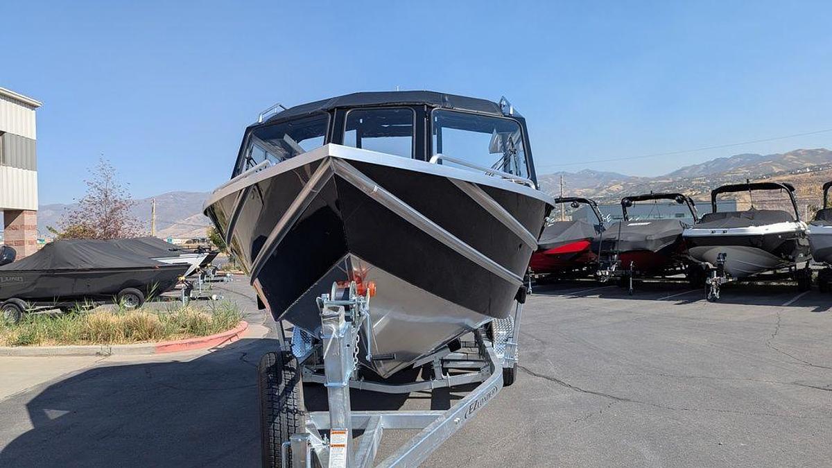 2025 Thunder Jet Alexis 24 OS