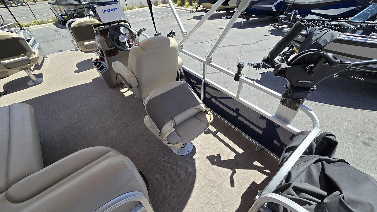 Used 2024 Tracker 18 DLX Bass Buggy
