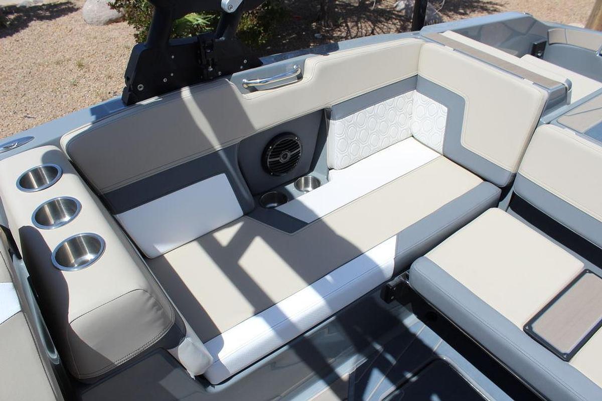 2025 Heyday Wake Boats H22