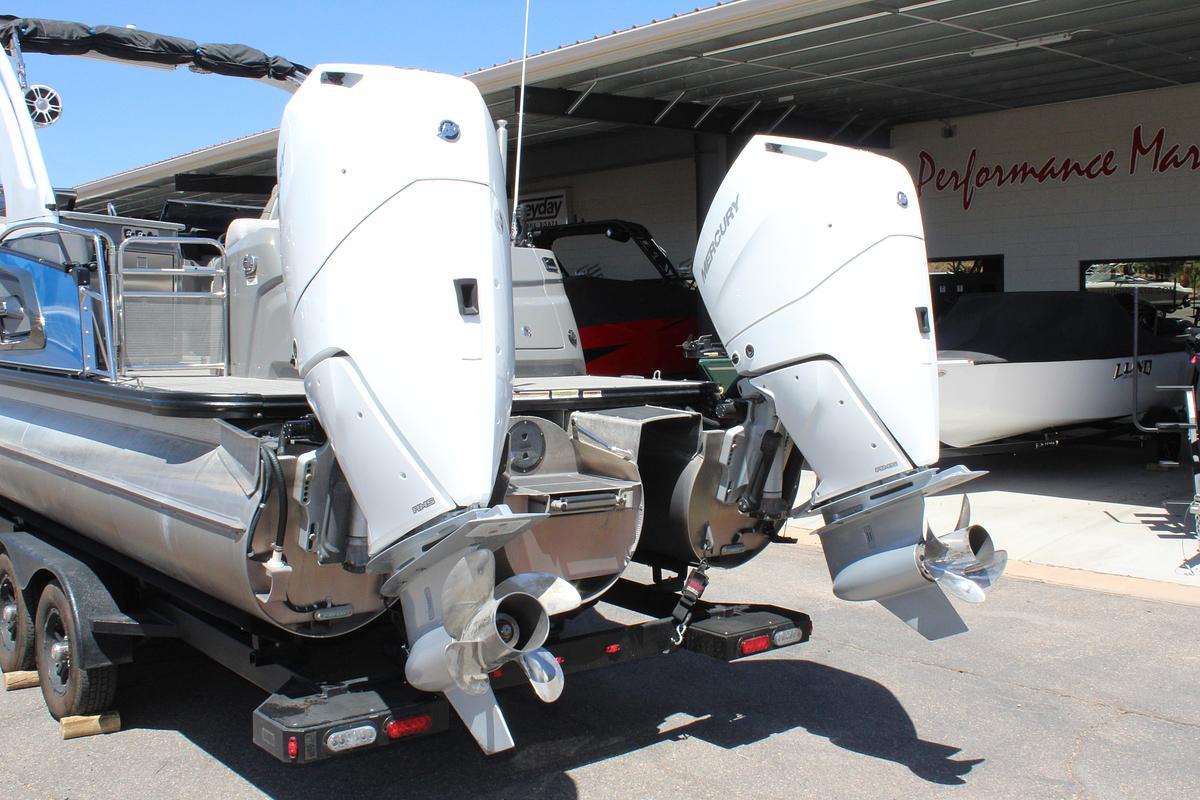 Used 2023 Avalon Excaliber LTD Elite Windsheild
