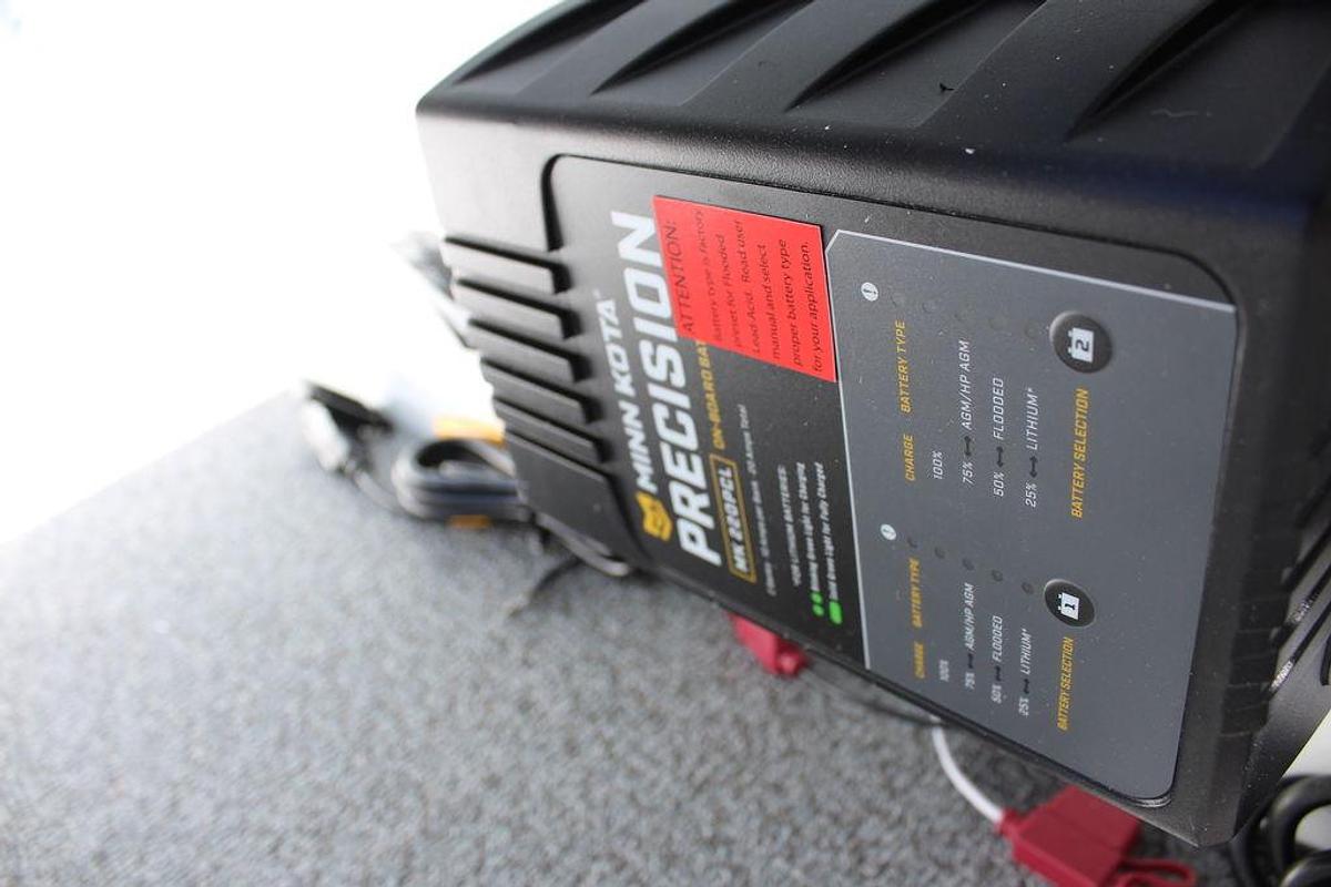 2025 Lund 1650 Angler SS