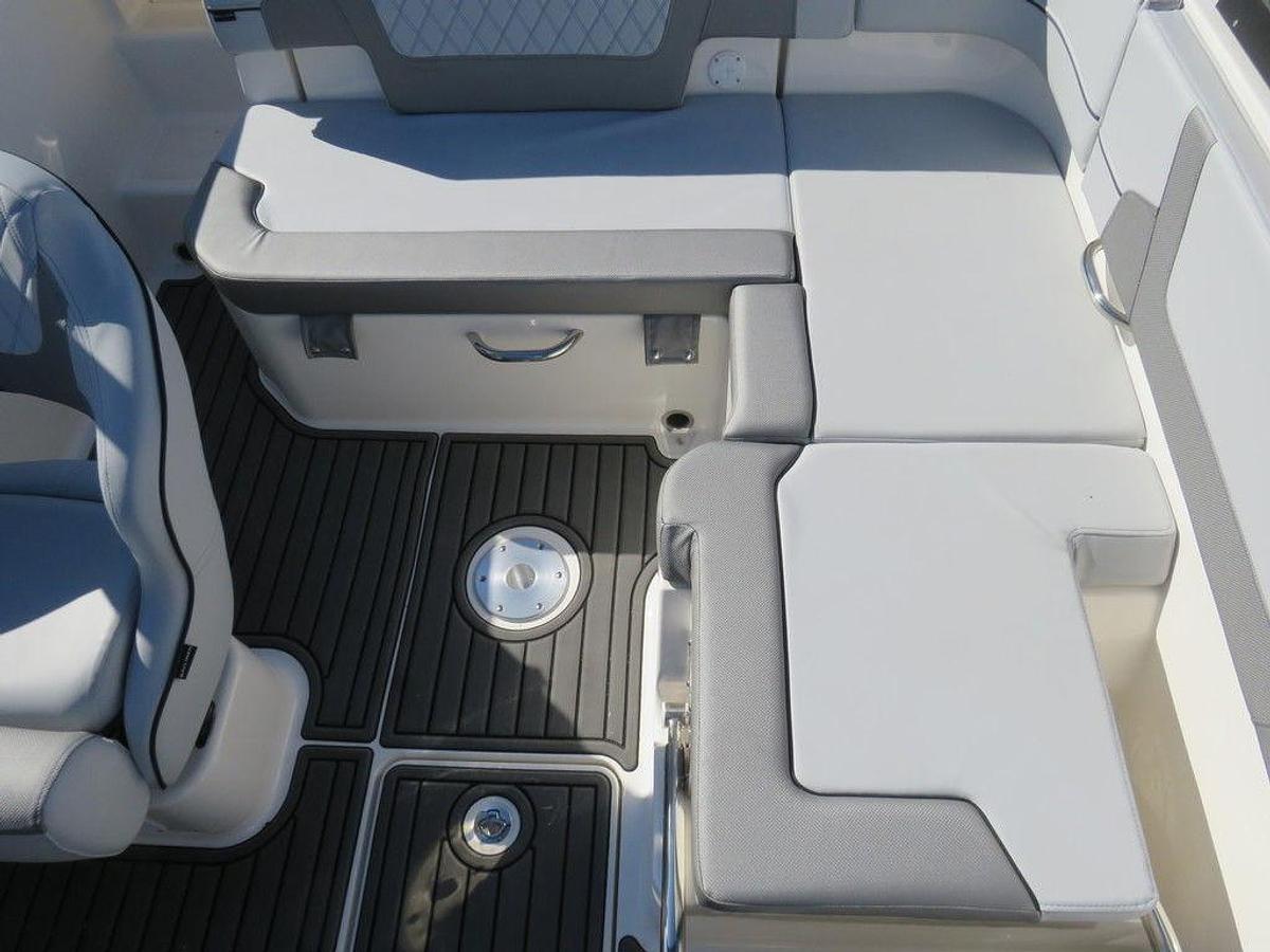 2025 Bayliner VR5 Bowrider