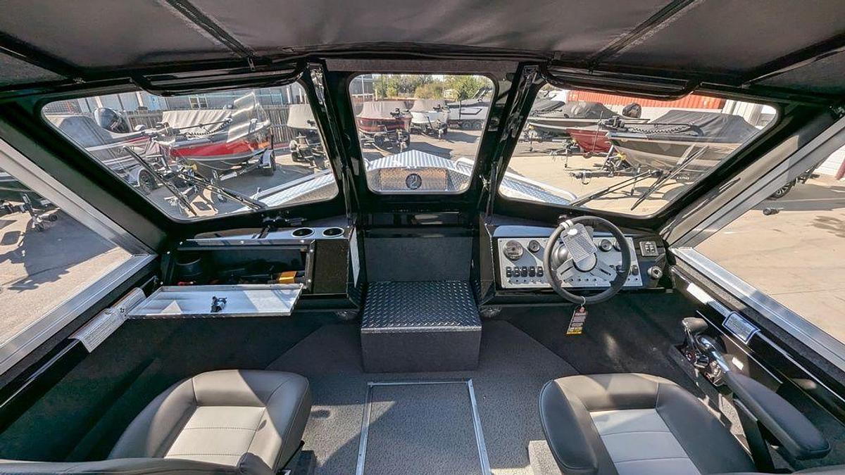 2025 Thunder Jet Alexis 24 OS