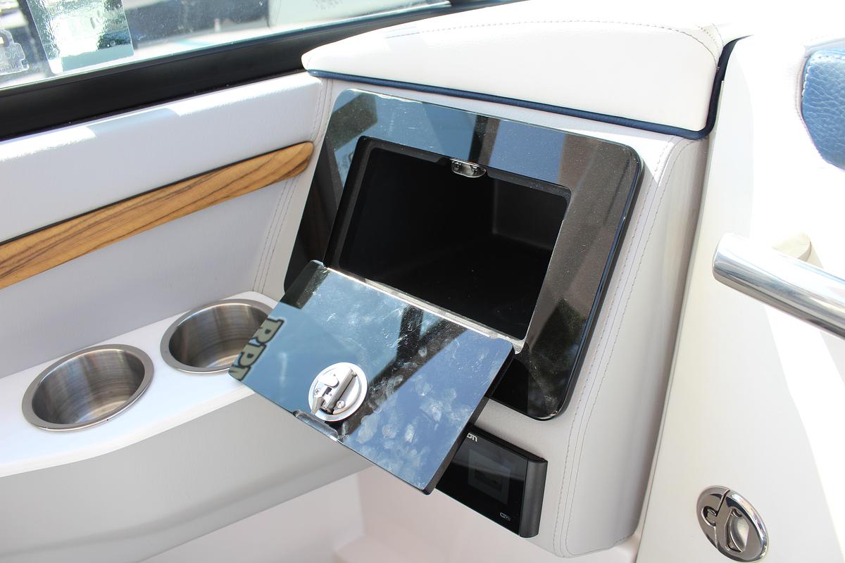 2026 Regal LS9 Surf Ultimate (Dealer Demo)