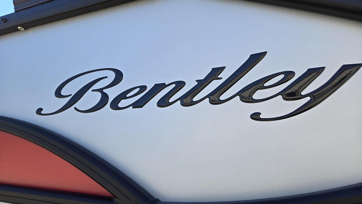 2026 Bentley Pontoons 243 Front Fish Swing Back