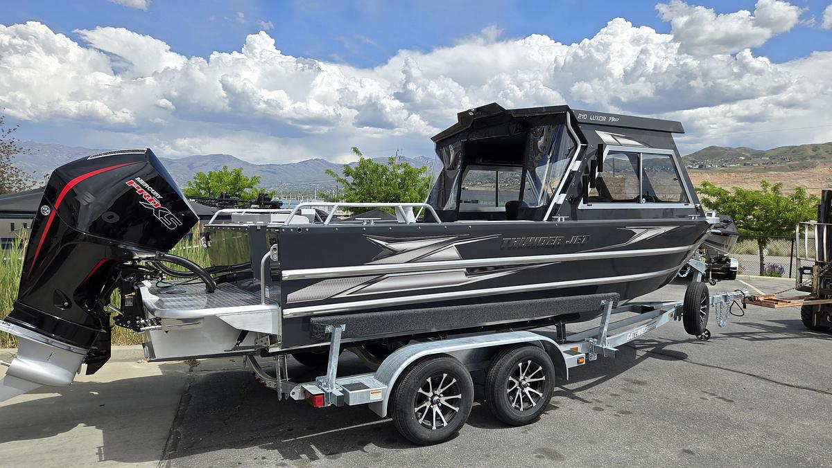 2026 Thunder Jet 210 Luxor Pro