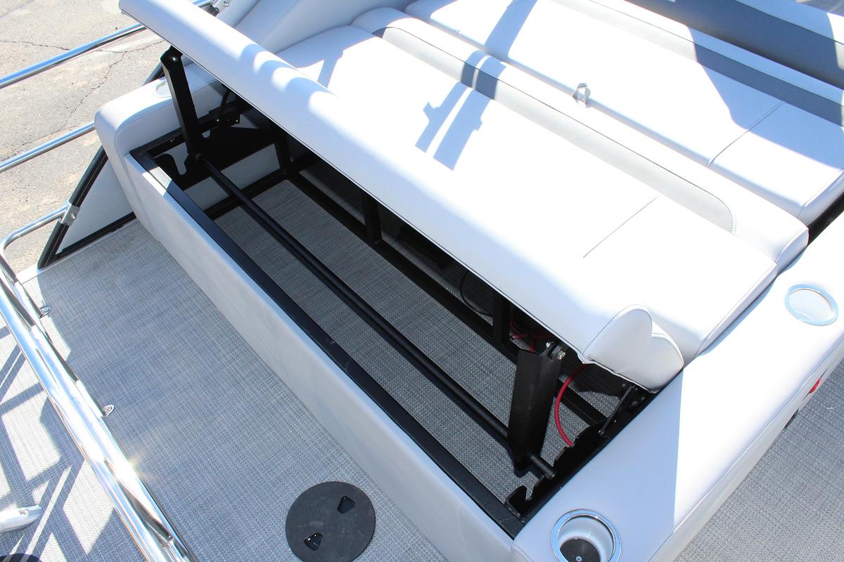 2026 Bentley Pontoons Legacy 220 Swingback