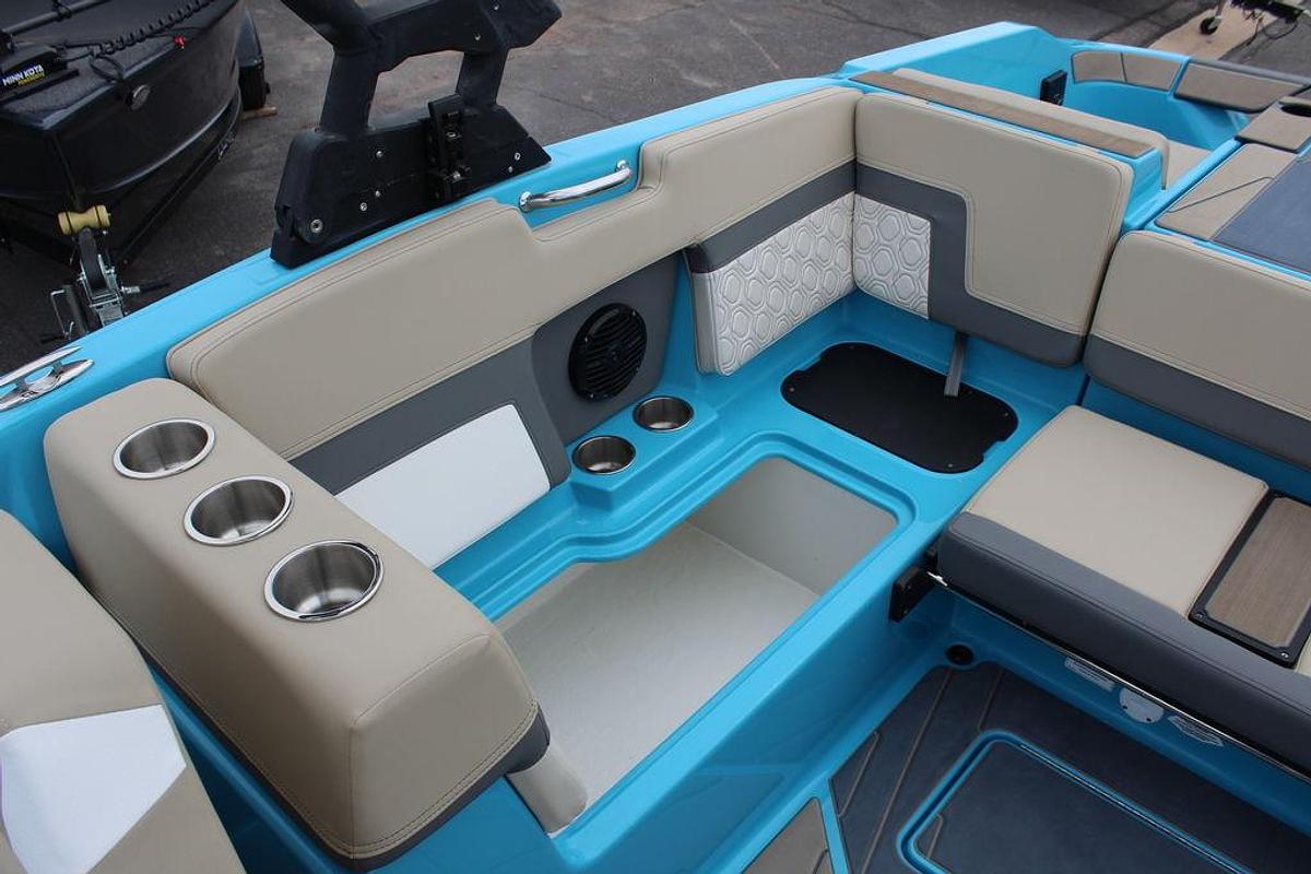 2025 Heyday Wake Boats H22