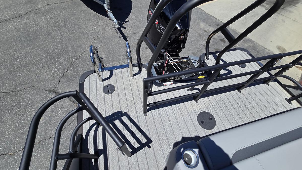 2026 Bentley Pontoons 243 Front Fish Swing Back