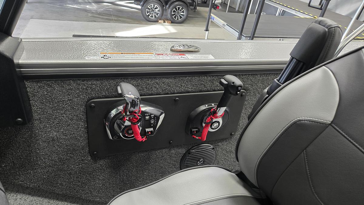 2026 Lund 2075 Fisherman