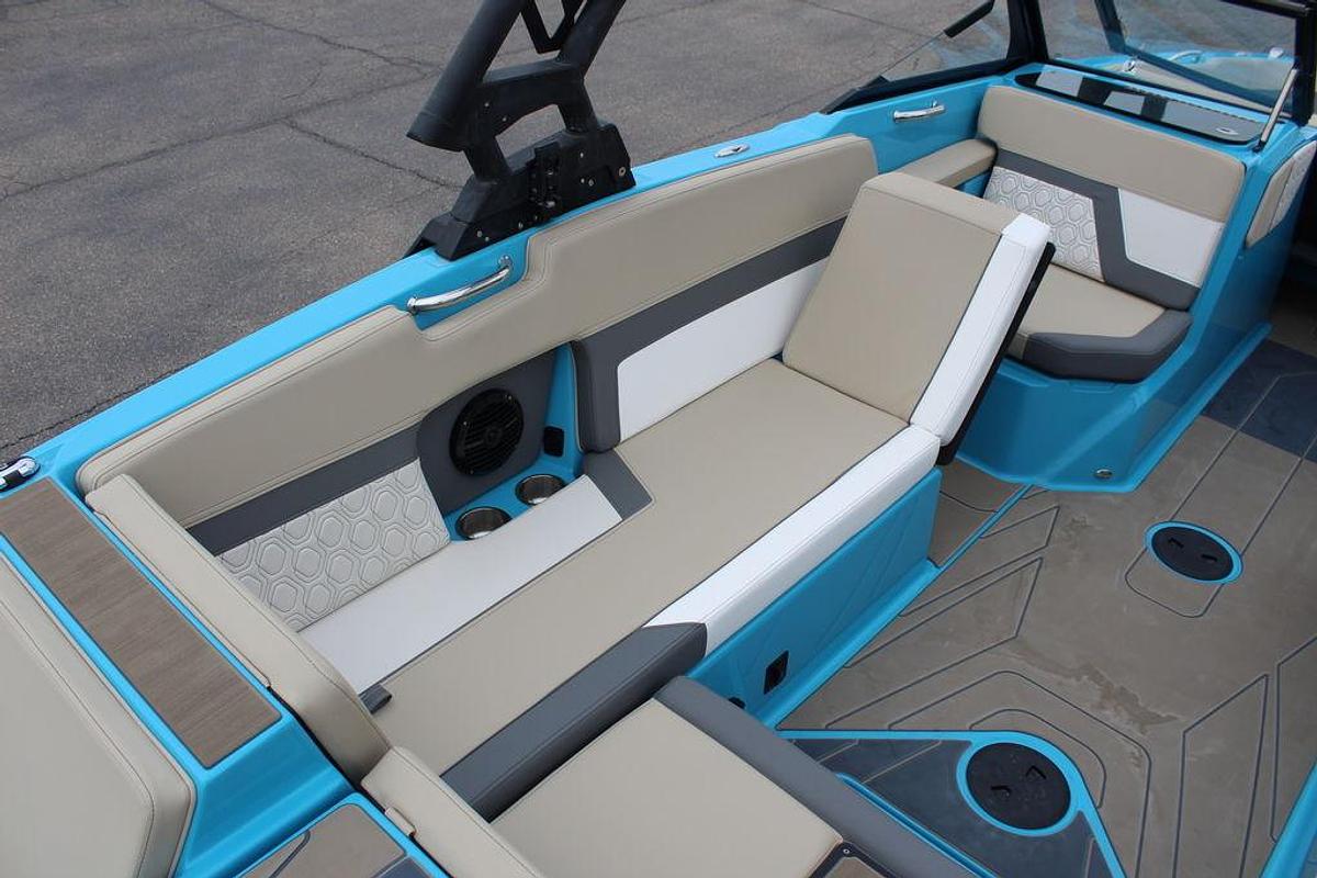 2025 Heyday Wake Boats H22