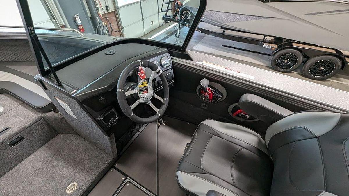 2025 Lund 2275 Baron