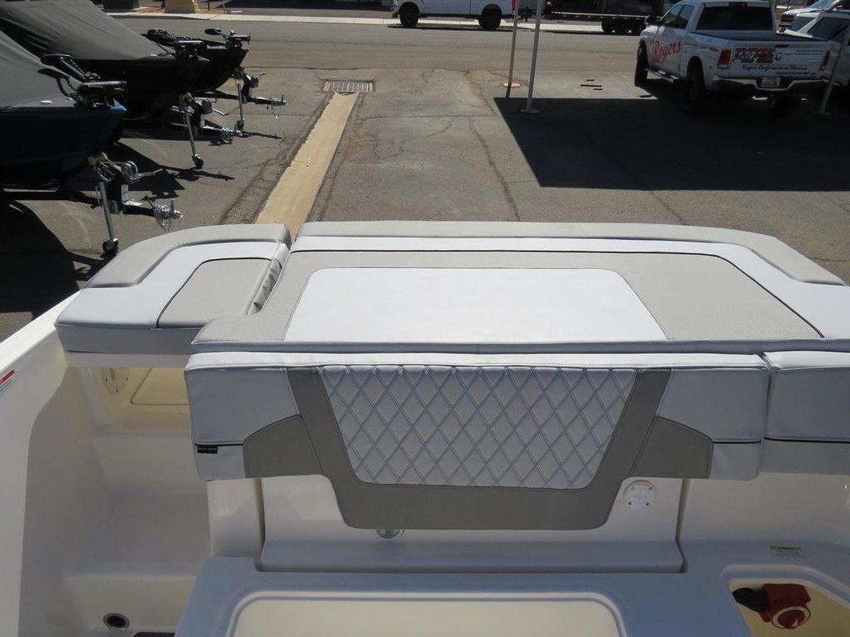 2025 Bayliner VR5 Bowrider