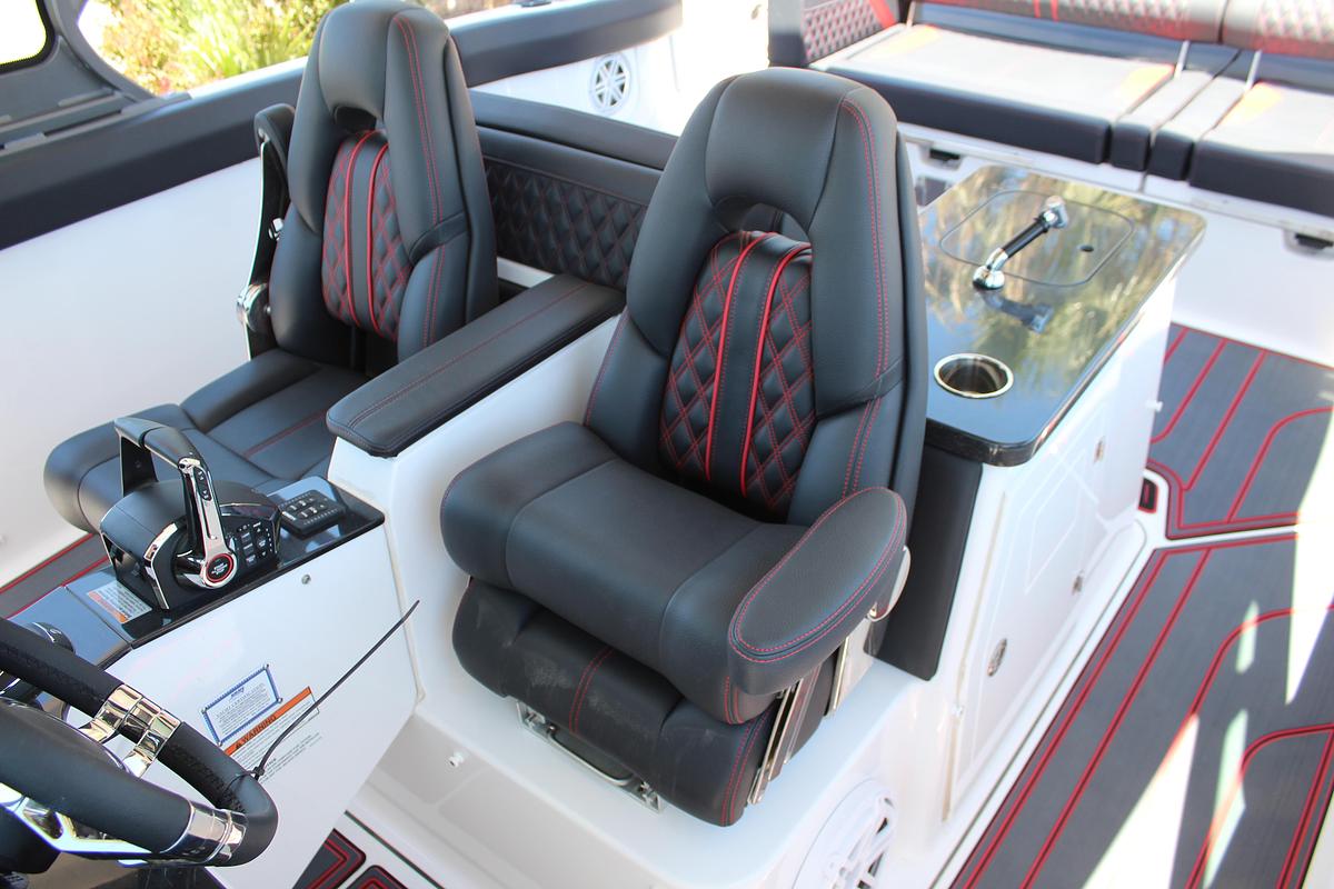 2025 Monterey Elite 30 OB