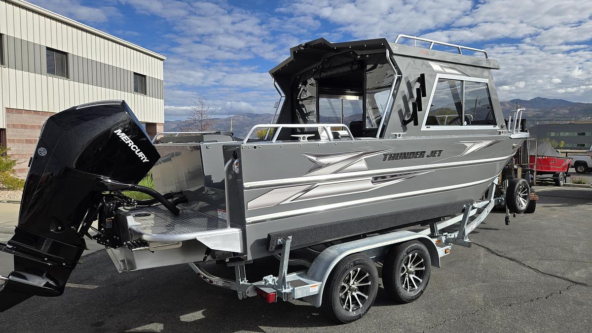 2027 Thunder Jet 21' Chinook Pro
