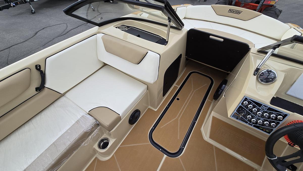 2026 Heyday Wake Boats Wt2 DC